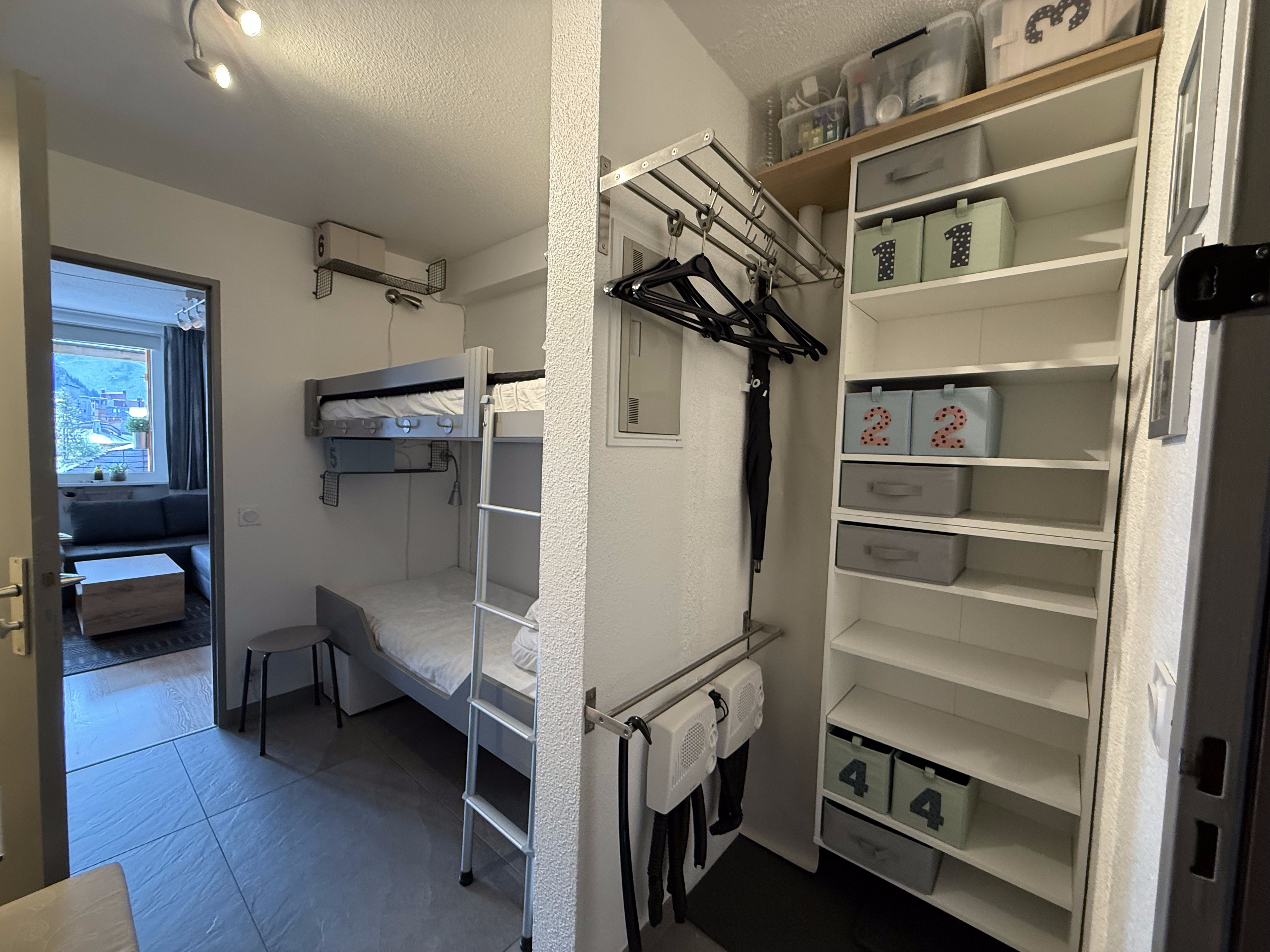 Fontaines Blanches 322 — Entre