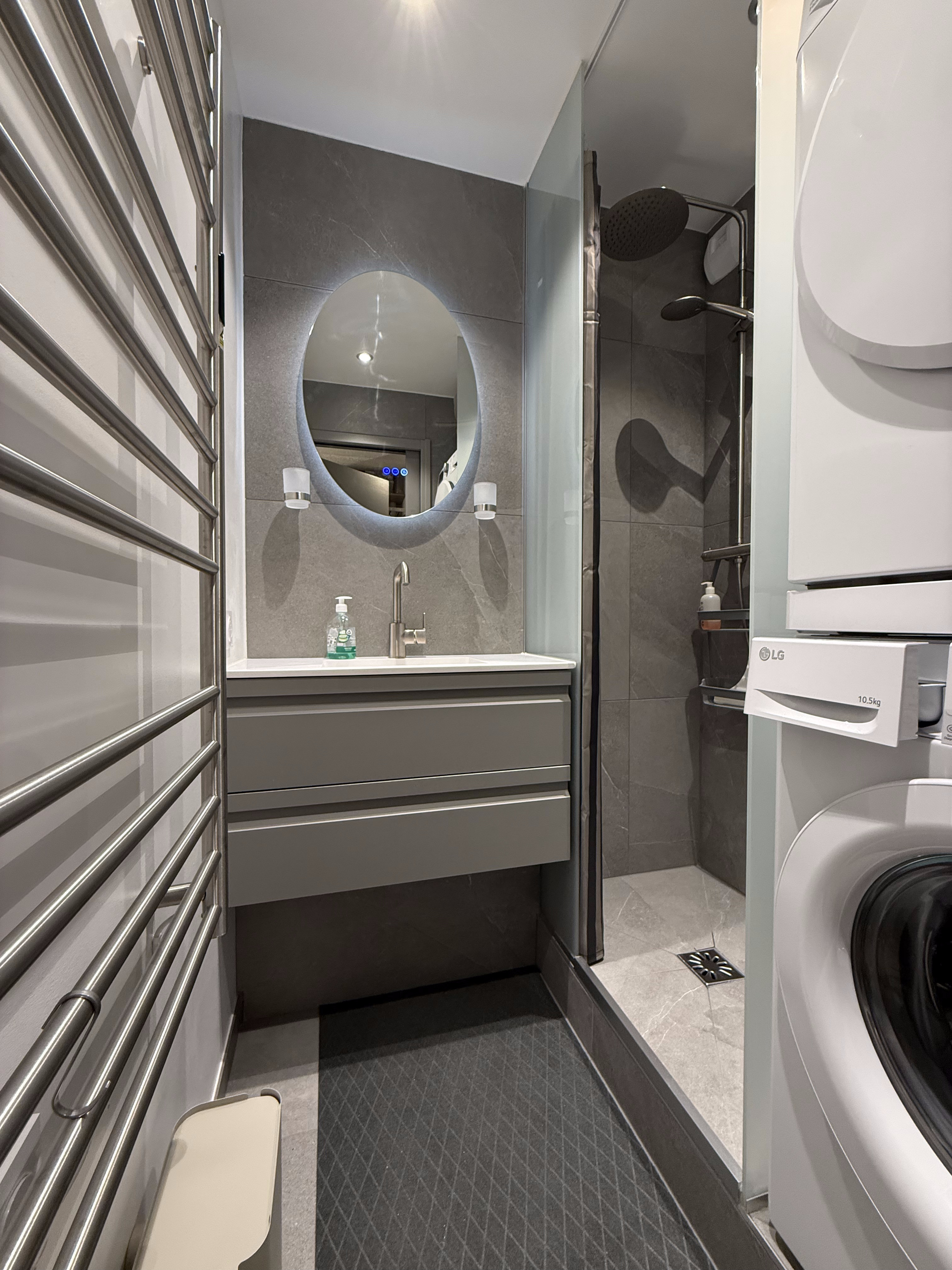 Fontaines Blanches 322 — Toilet