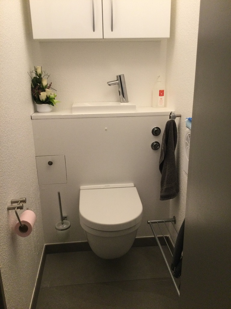 Fontaines Blanches 322 — Toilet
