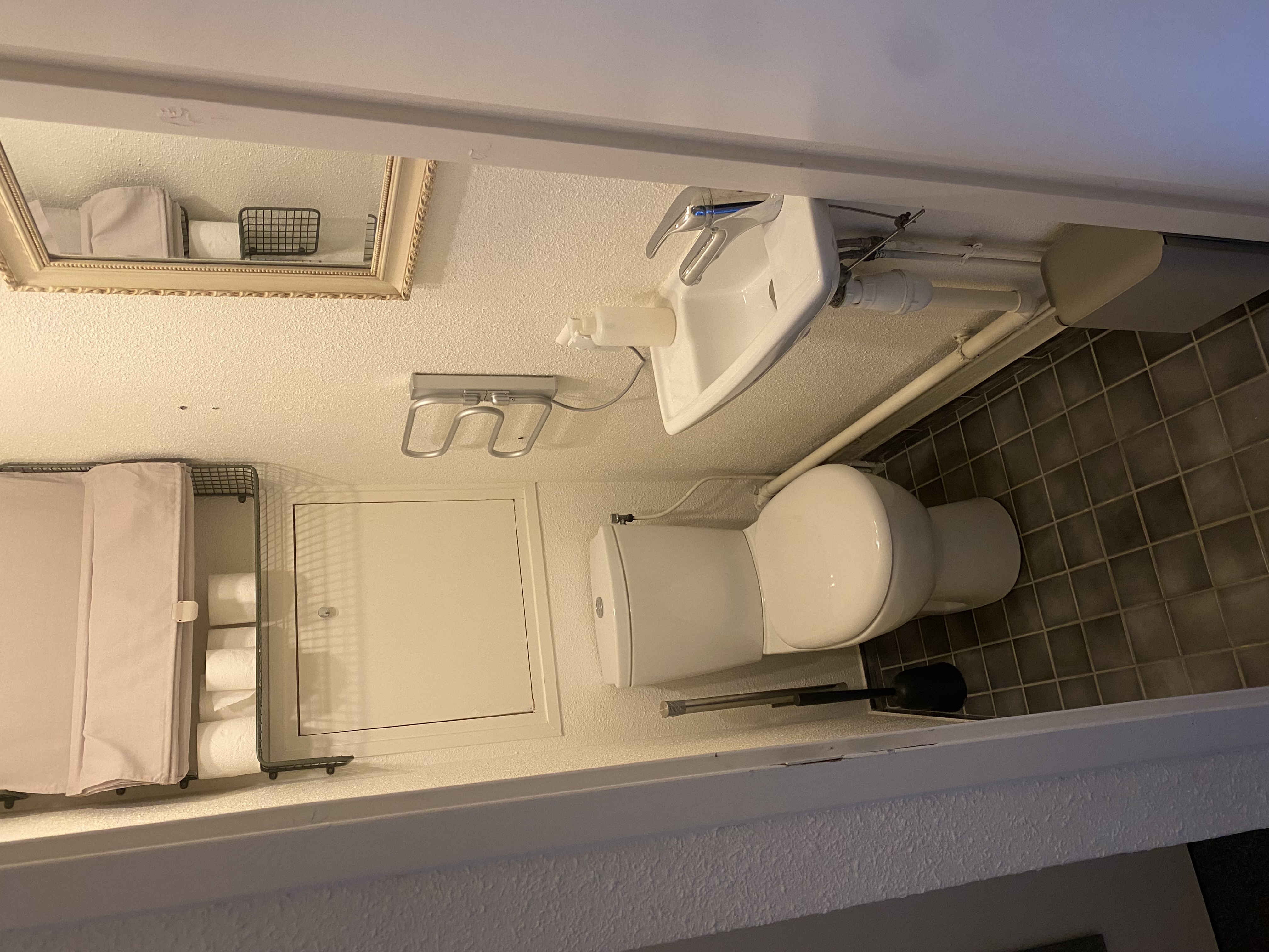 Les Intrêts II 330 — Toilet (separat)