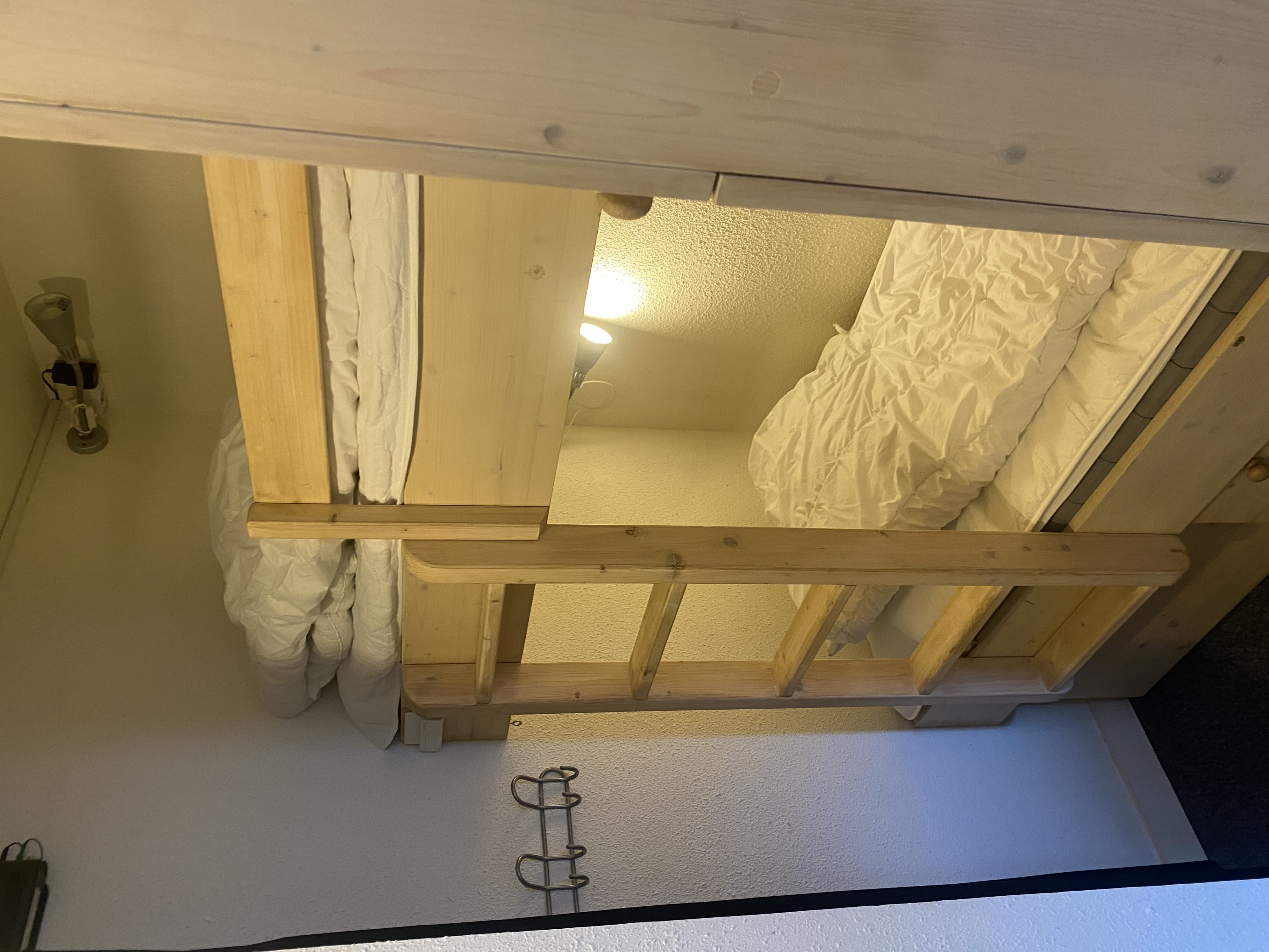 Les Intrêts II 330 — Soveplads i entré